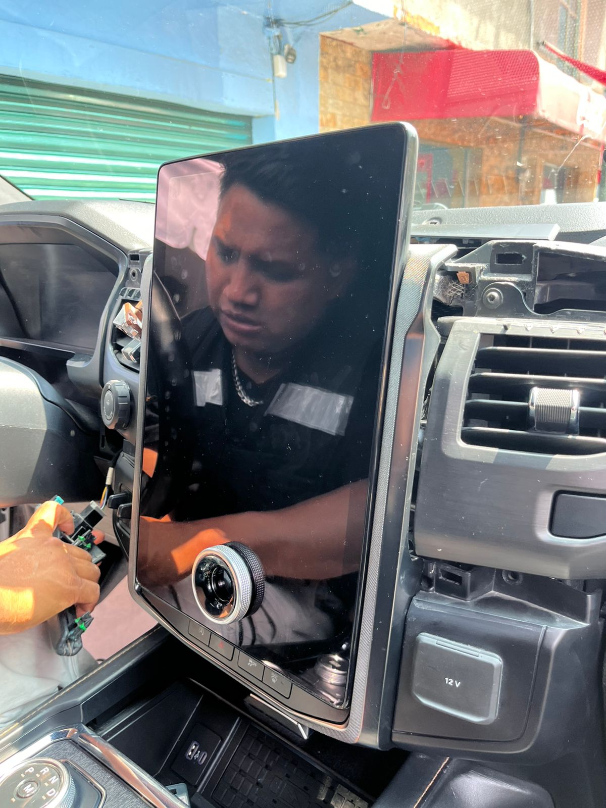 Estéreo de agencia con falla de sonido