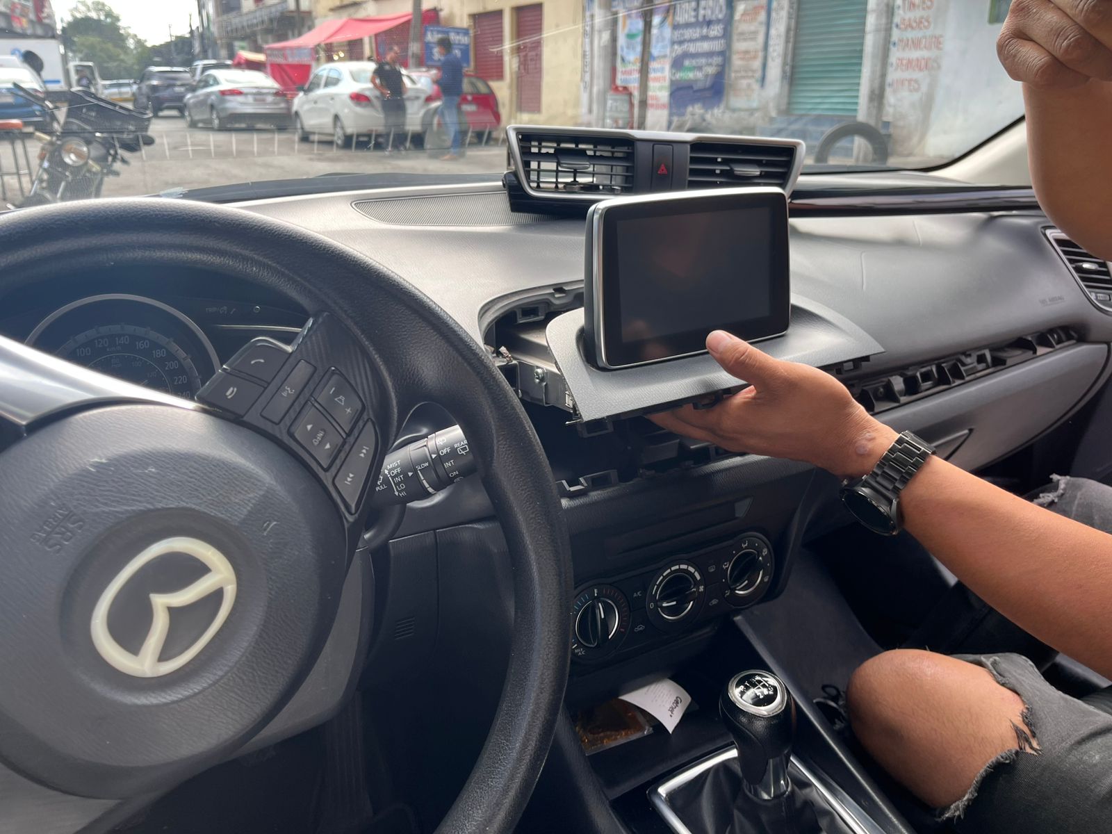 Servicio técnico a estéreo original Nissan