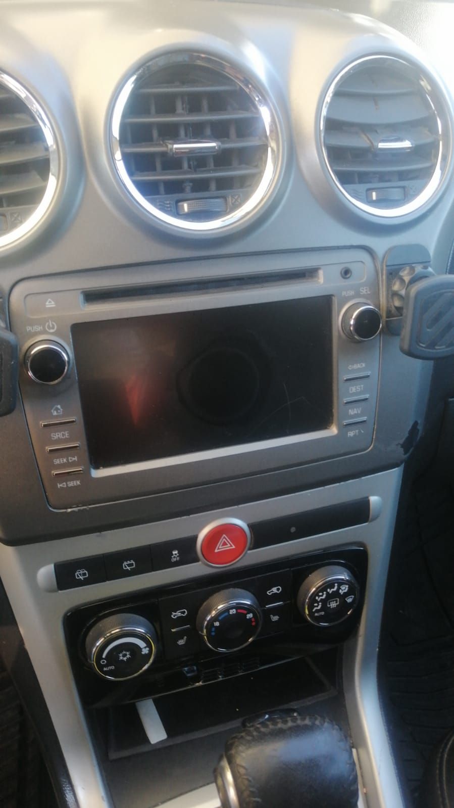 Ajuste e instalación de amplificador Kenwood en taller