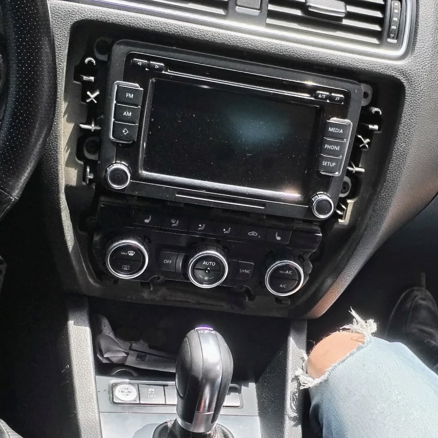 Reparación de módulo bluetooth de auto que no conecta.